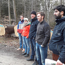 Die Studierenden des Master Forstwirtschaft am Wertholzplatz im Rammert