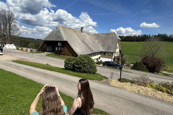 Der Ebenemooshof: ein typischer Schwarzwaldhof: bergseitige Einfahrt, alles unter einem Dach.