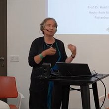 Prof.  Megerle bei ihrem Vortrag