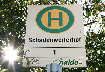 Bushaltestelle Schild am Schadenweilerhof